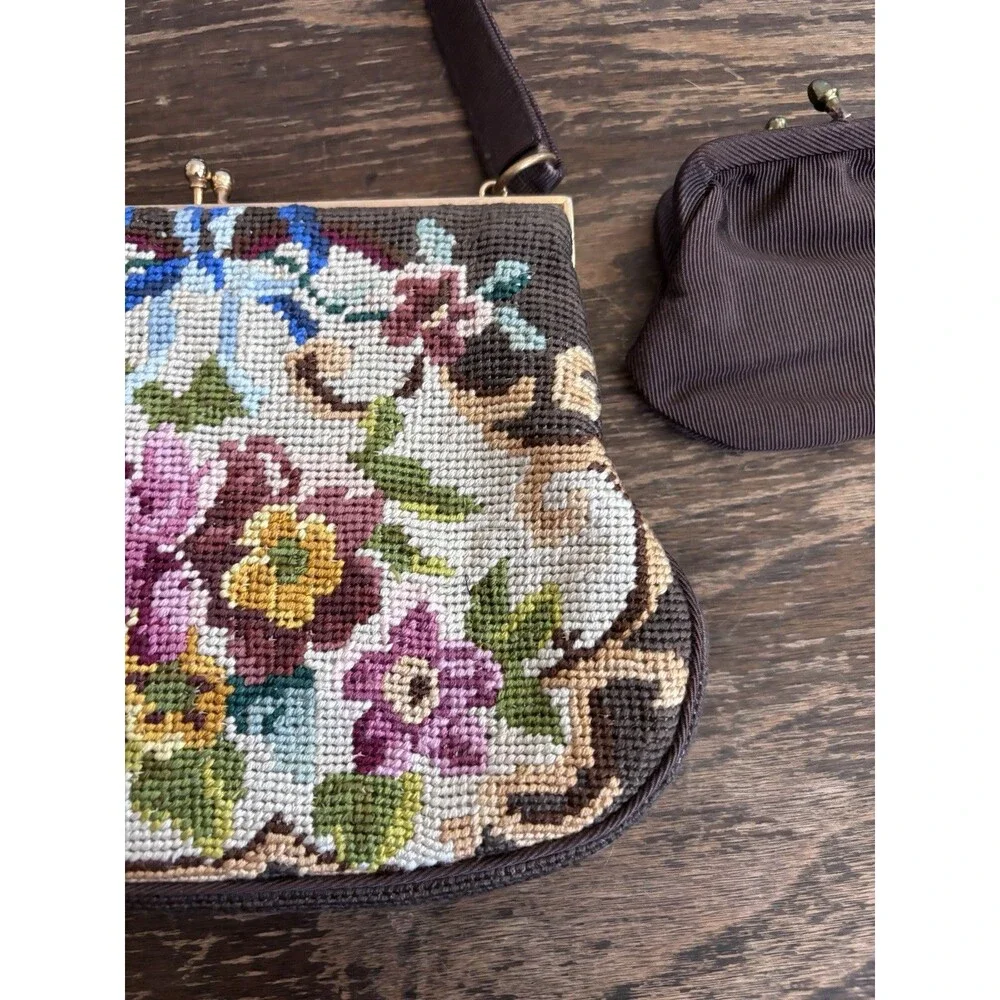 Vintage Floral Needlepoint Tapestry Handbag KISS Lock Purse W/coin Purse Talon
